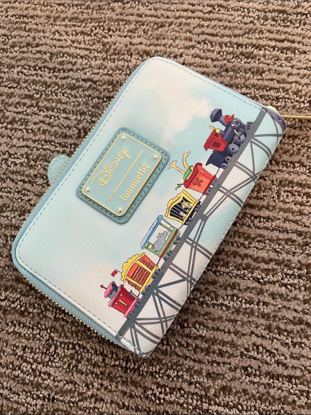 NWOT Loungefly Disney Dumbo Zip Wallet - Picture 2 of 3